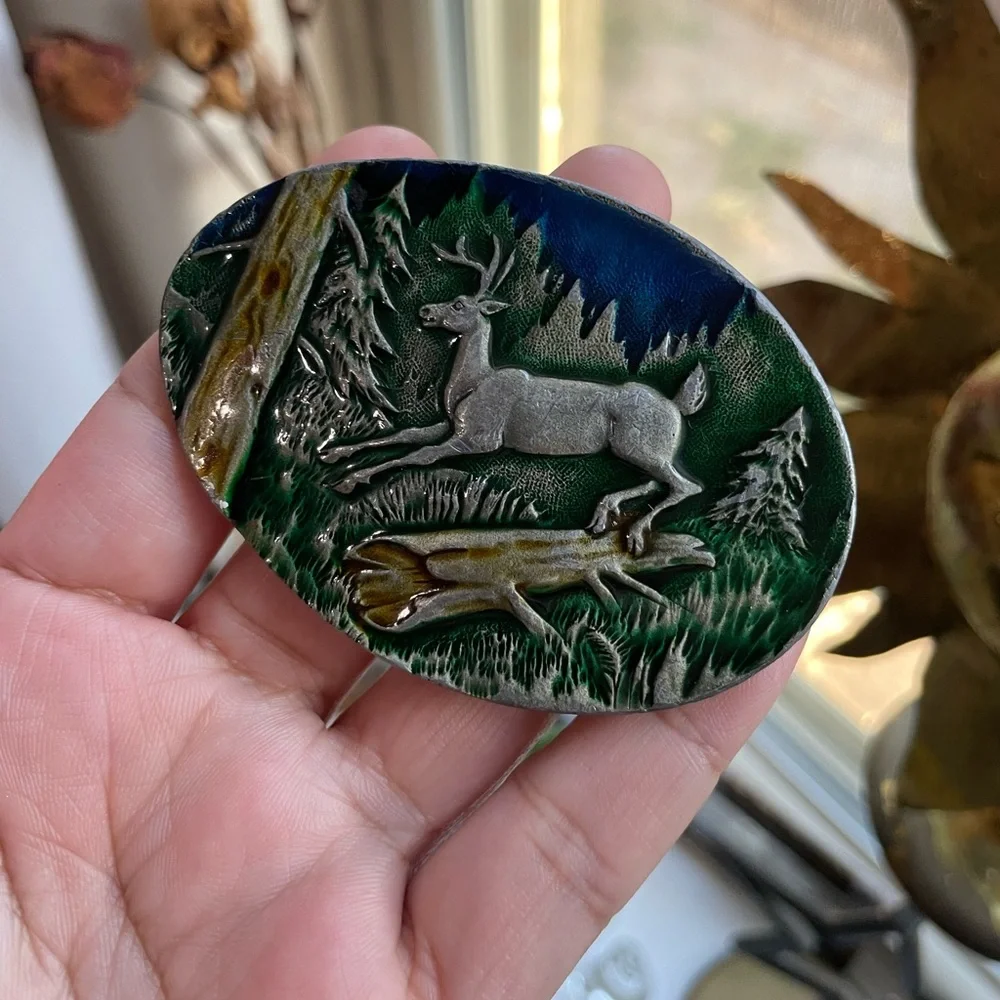 Vintage 1980s leaping deer Scene metal belt buckle - Picture 3 of 13